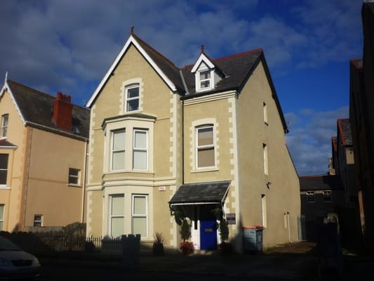 cais offices in llandundo